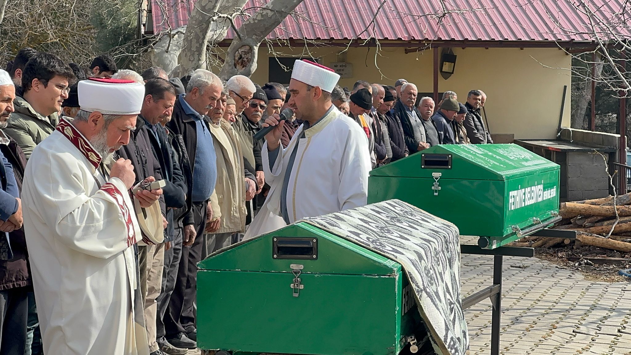 Fethiye’de Evde Çıkan Yangında Ölen Karı Koca Yan Yana Defnedildi