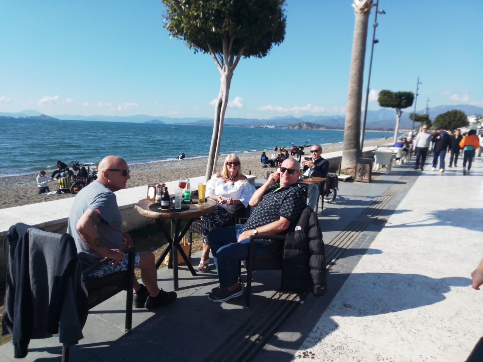 Fethiye'de Vatandaşlar Sahillere Akın Etti
