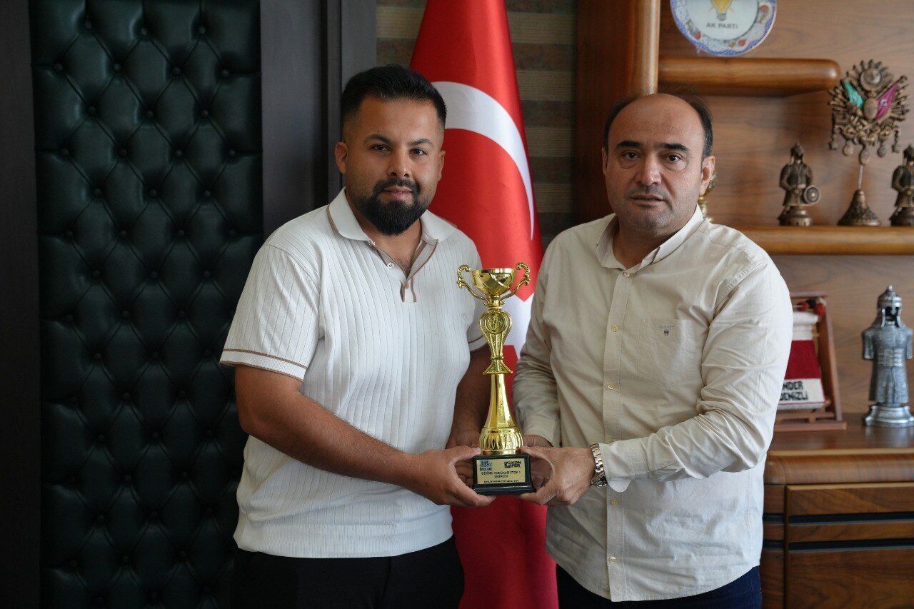 Şampiyonluk Kupasını Başkan Akdenizli ile Paylaştı