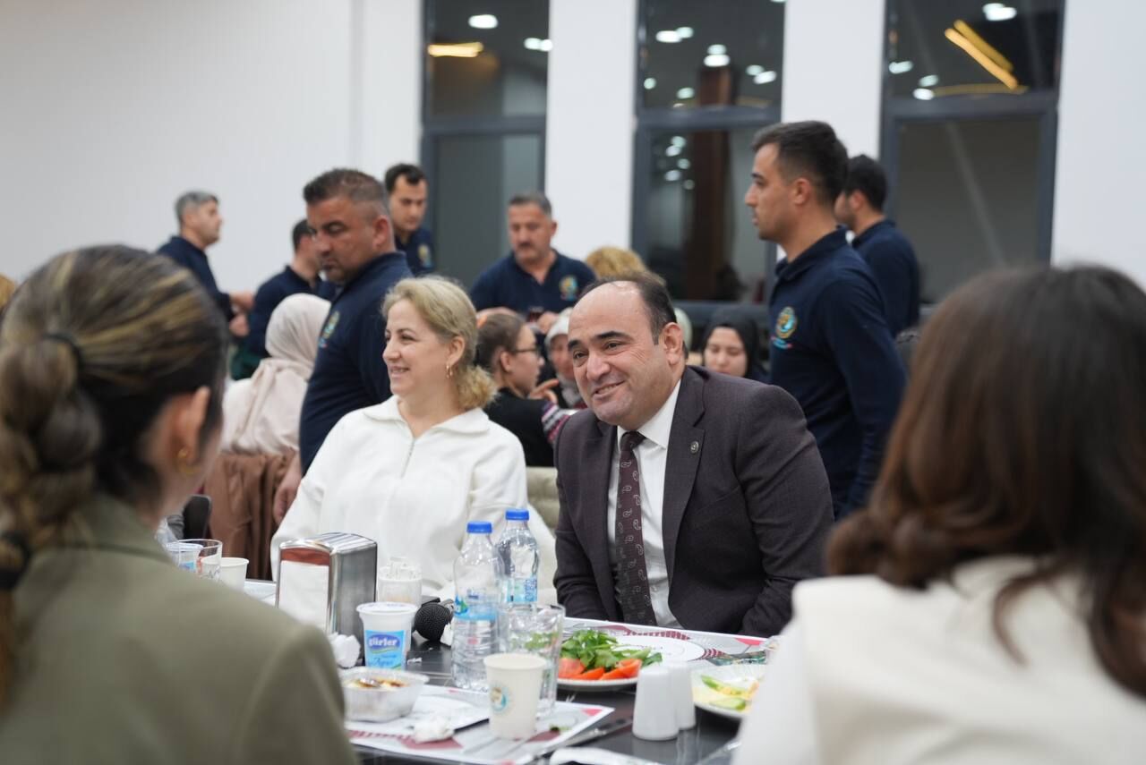 Başkan Akdenizli Belediyedeki Kadın Personelin Gününü Kutladı