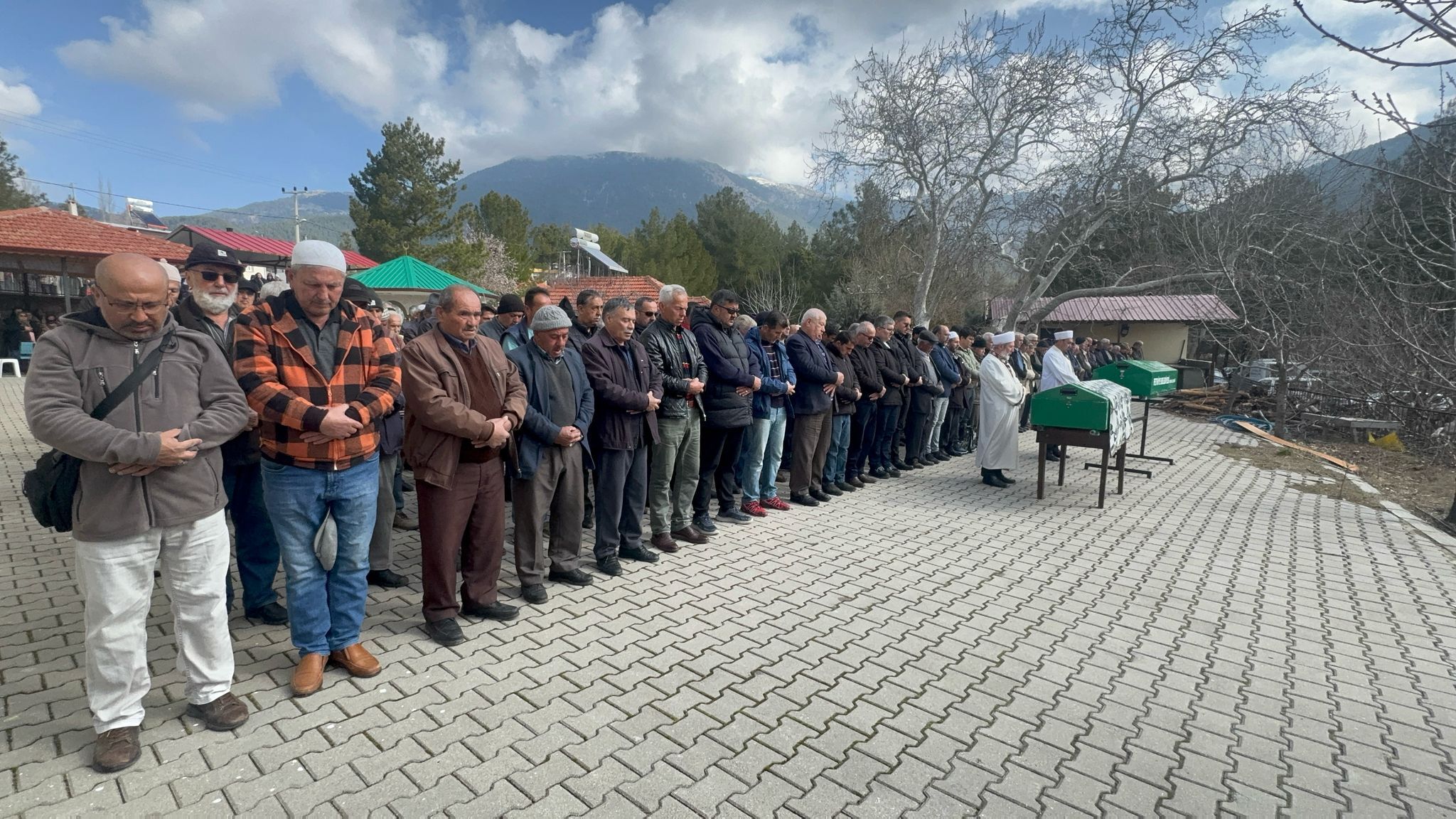 Fethiye’de Evde Çıkan Yangında Ölen Karı Koca Yan Yana Defnedildi