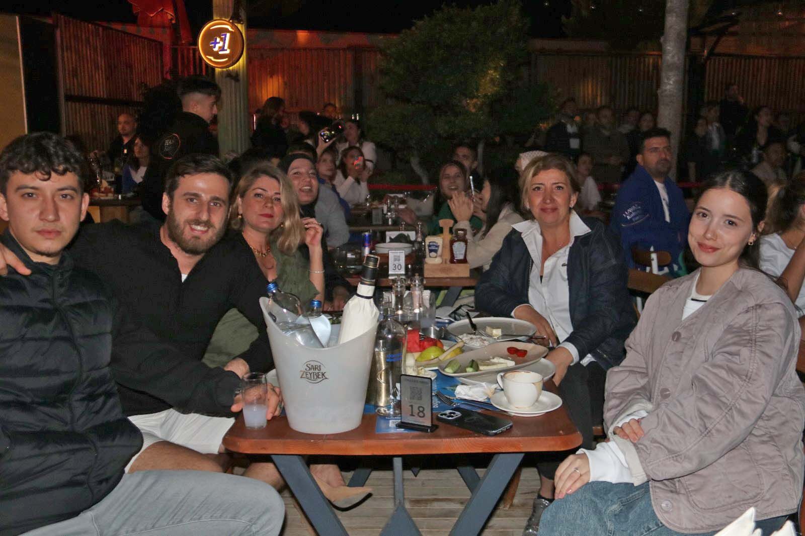 Hayal Kahvesi Fethiye’de İlyas Yalçıntaş Sahne Aldı