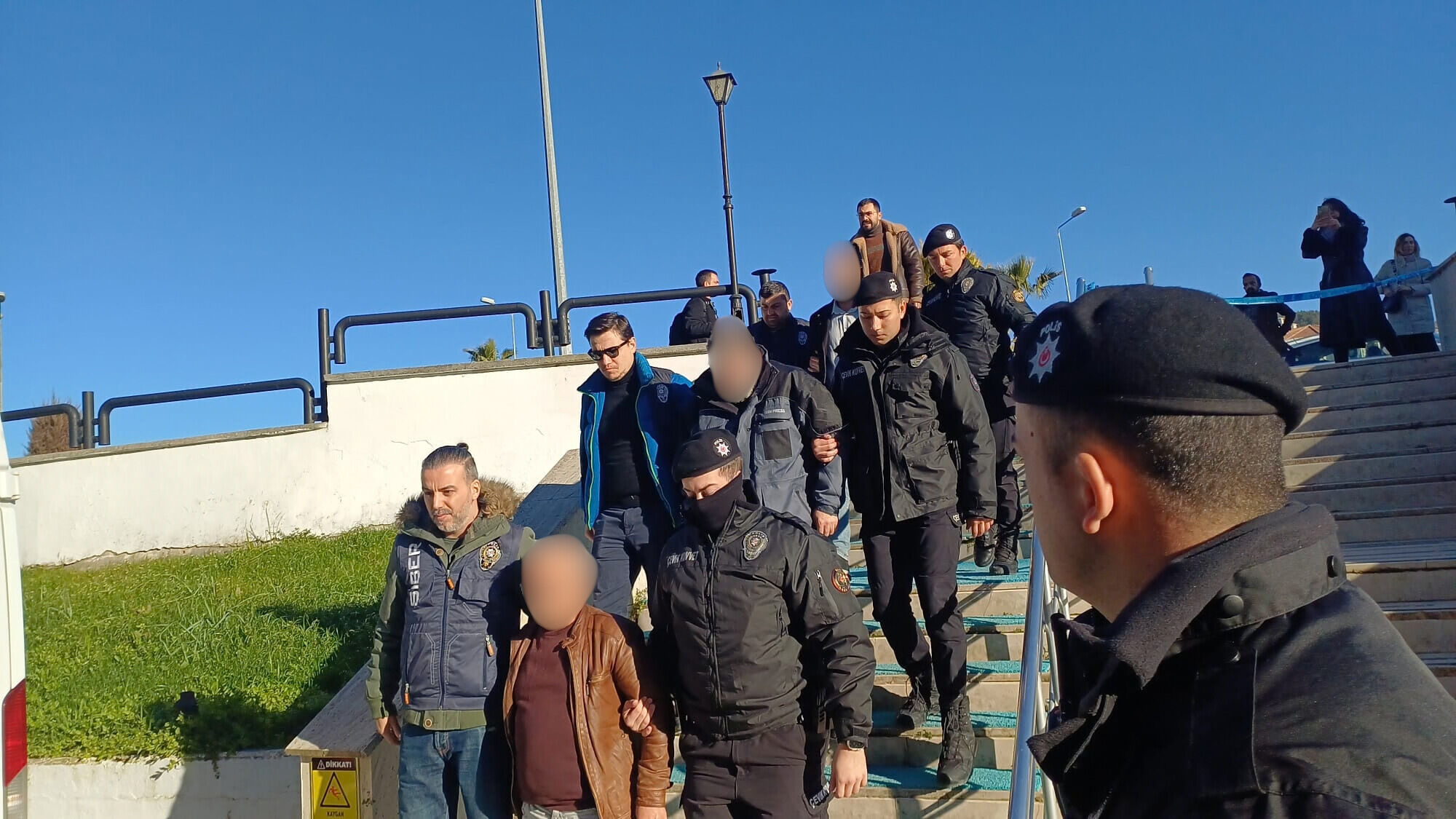 "Sakaraltı Sakarüstü Operasyonunun" Şüphelileri Adliyede