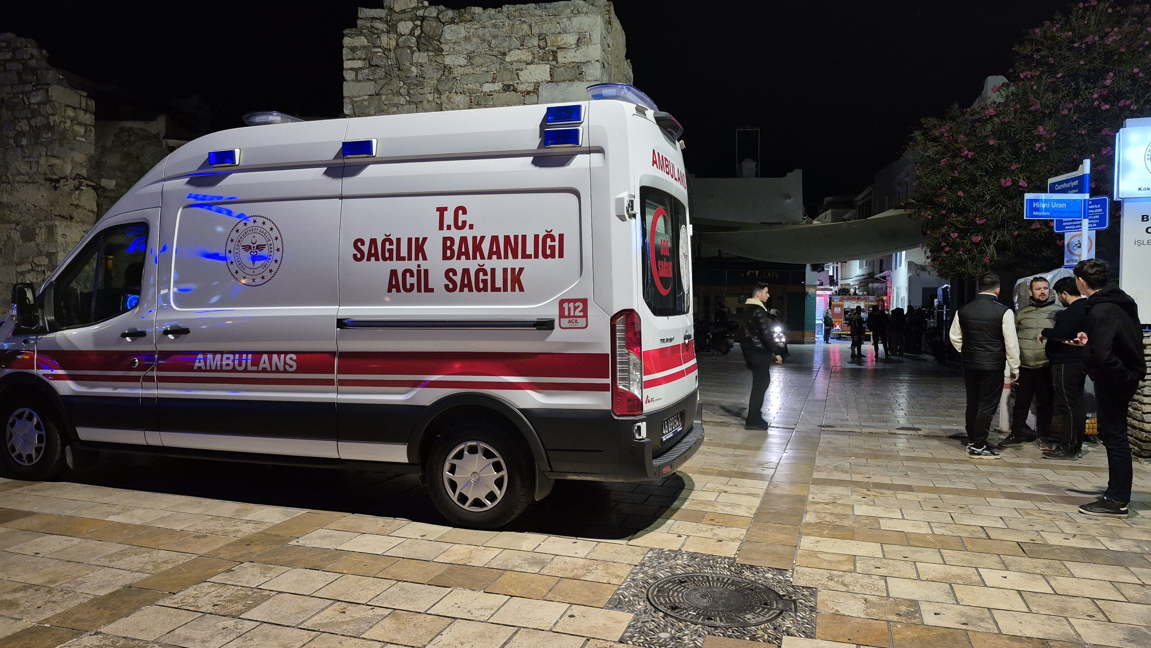 Cinnet Geçiren Şahıs Kardeşinin Bulunduğu Marketi Ateşe Verdi