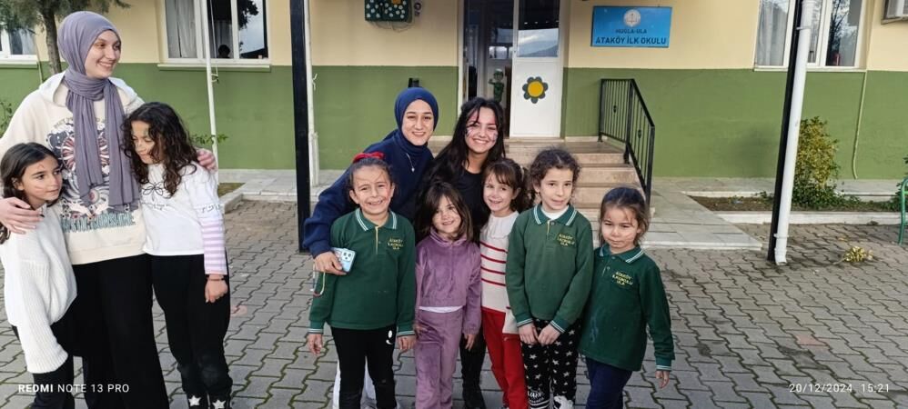 Gönüllü Üniversiteliler Köy Okullarında Etkinlik Düzenliyor