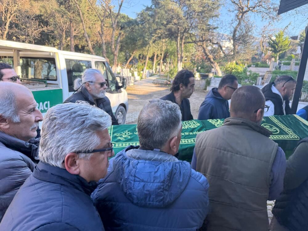 Ünlü Sanatçı Sezai Altekin, Bodrum'da Son Yolculuğuna Uğurlandı