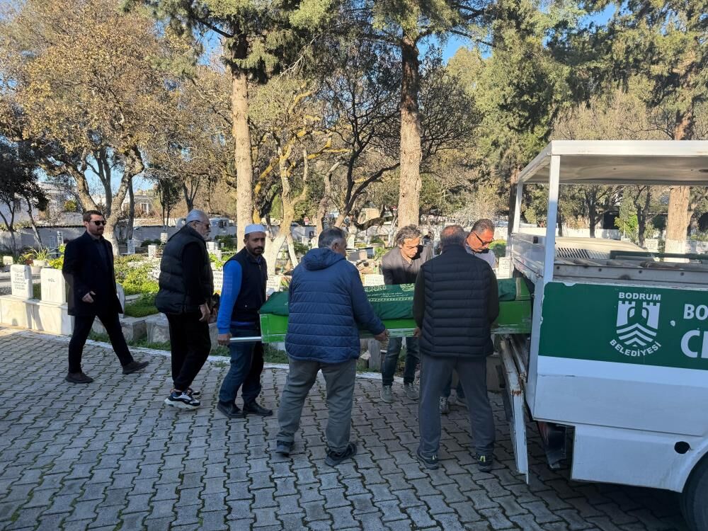 Ünlü Sanatçı Sezai Altekin, Bodrum'da Son Yolculuğuna Uğurlandı