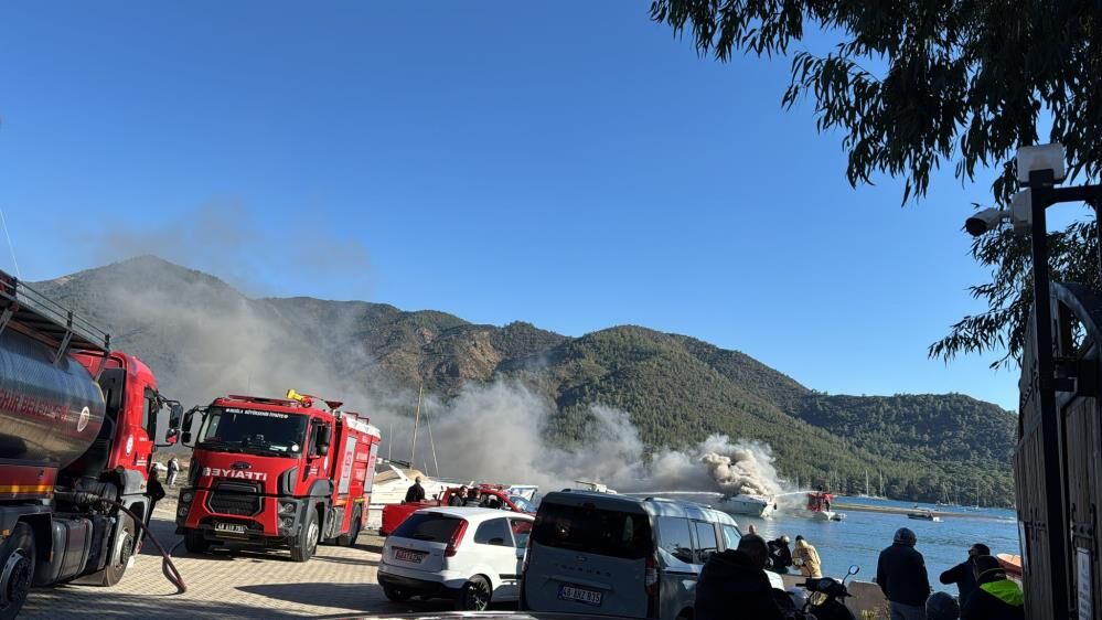 Marmaris’te Milyonluk Motoryat Cayır Cayır Yandı