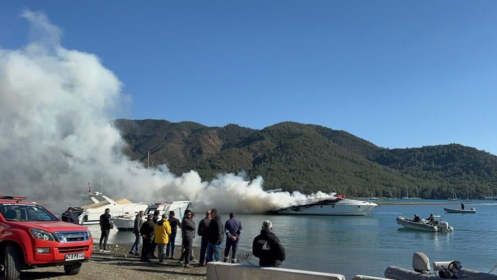 Marmaris’te Milyonluk Motoryat Cayır Cayır Yandı