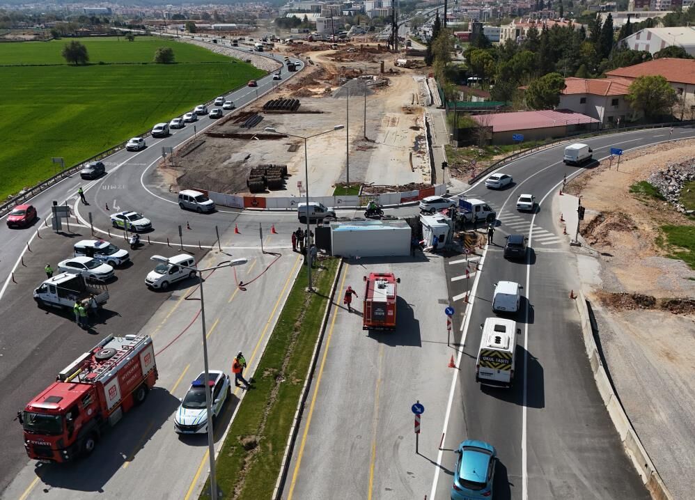 Doğalgaz Yüklü Tır Devrildi: 1 Yaralı