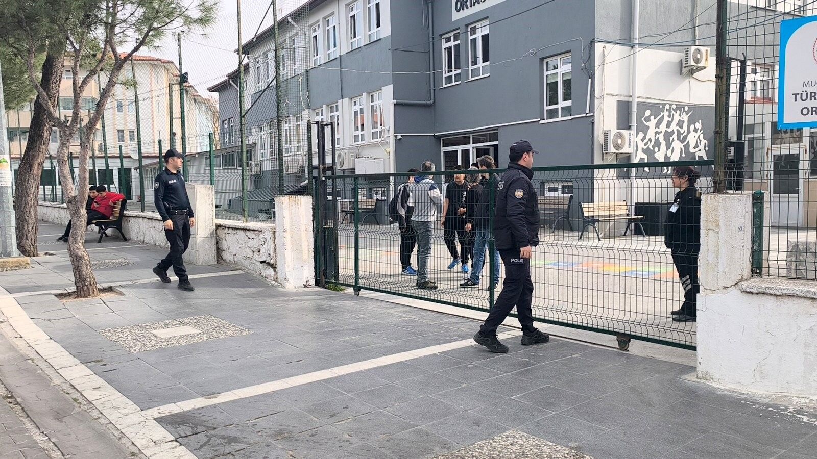 Okul Önlerinde Güvenlik Duvarı