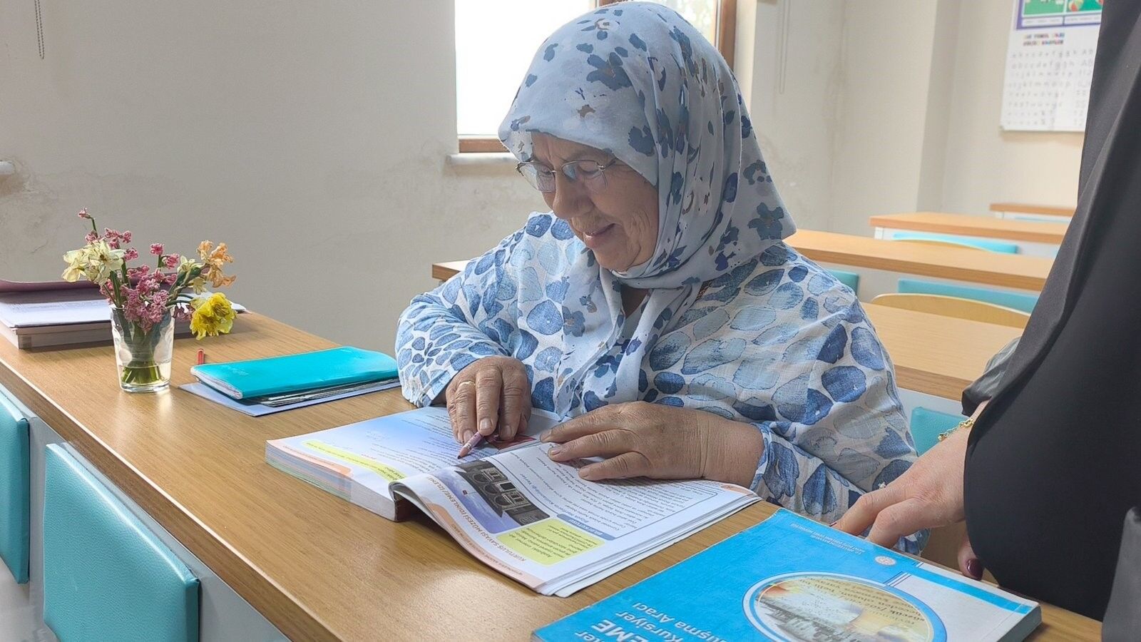 Okuma Aşkı Yarım Kalmadı 66 Yaşında Okuryazar Oldu