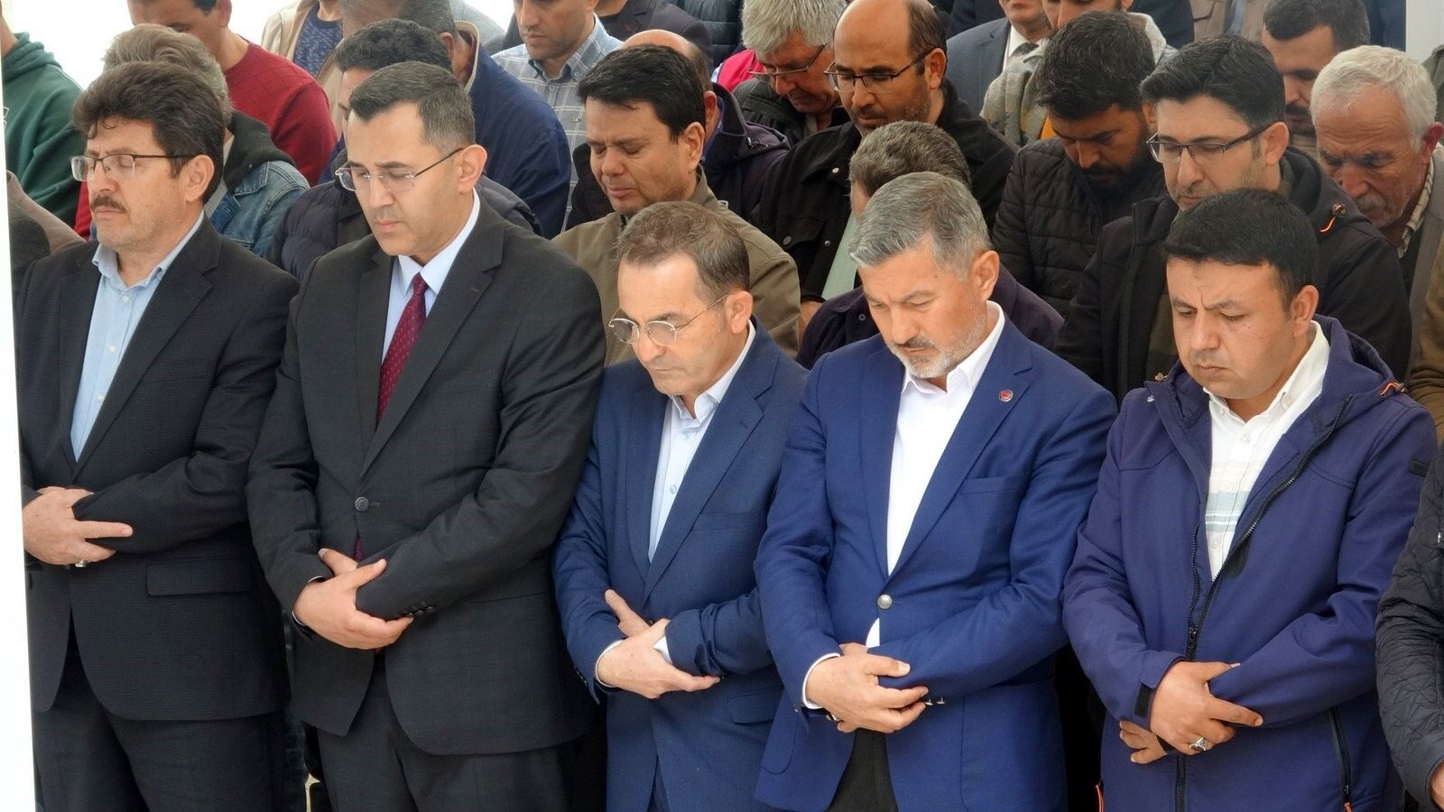 Hayatını Kaybeden Öğrenciler Ve Öğretmen İçin Gıyabi Cenaze Namazı Kılındı
