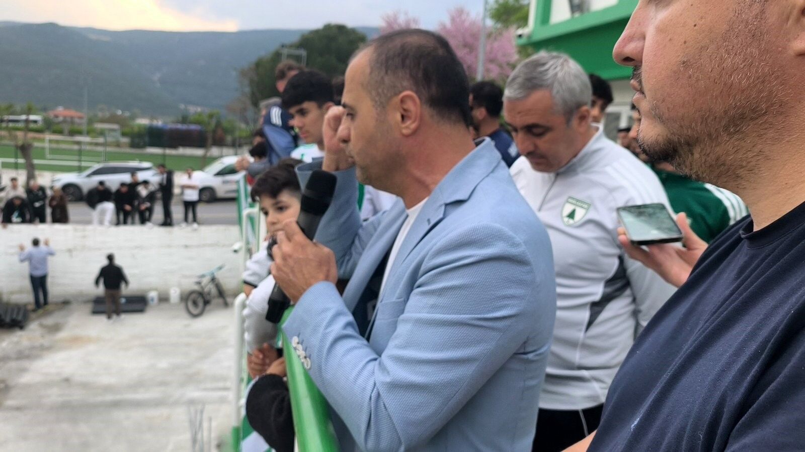 Muğlaspor’a Taraftarlardan Meşaleli Karşılama