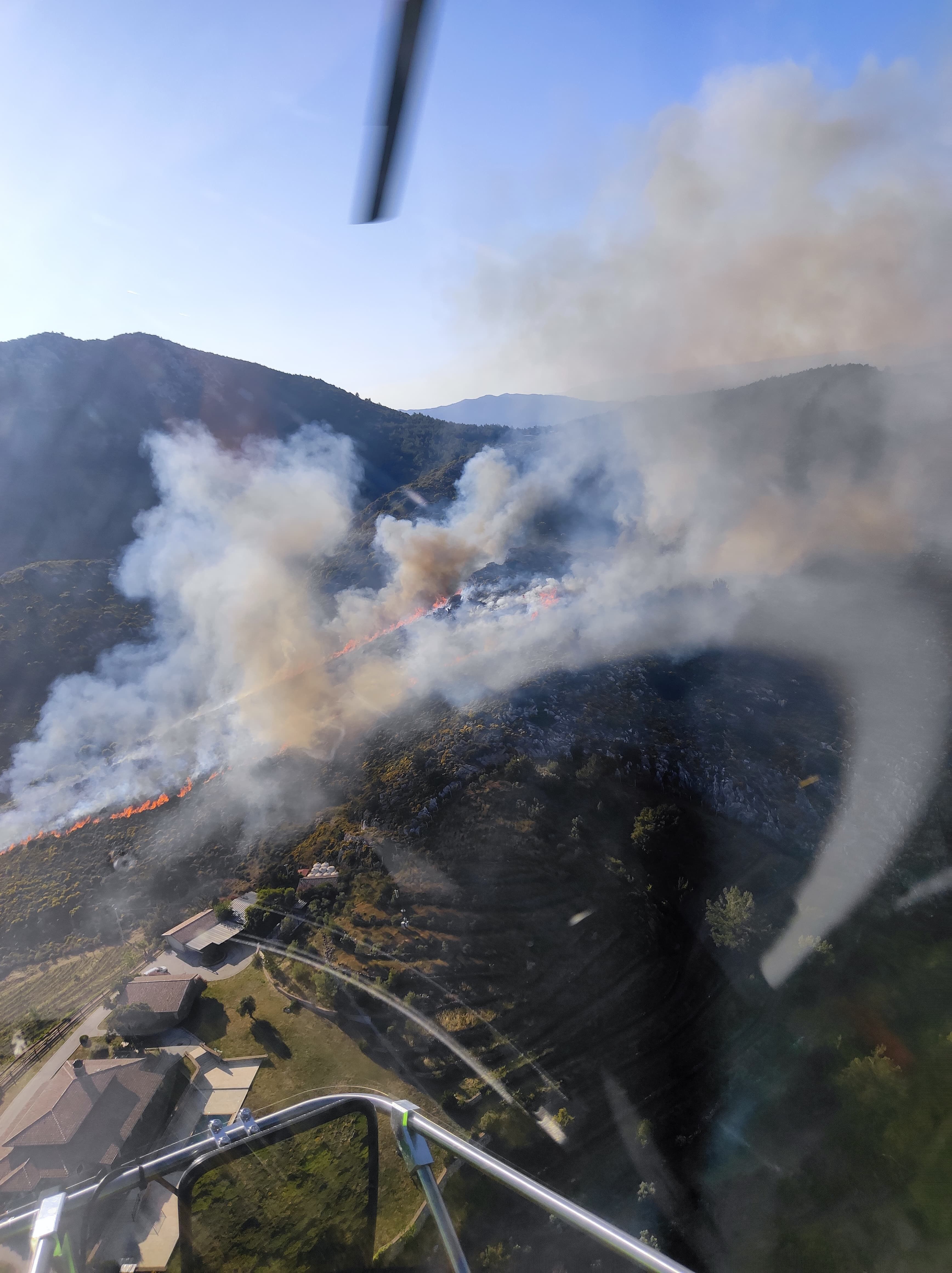Marmaris'te orman yangını: Bölgeye çok sayıda hava ve kara unsuru sevk edildi
