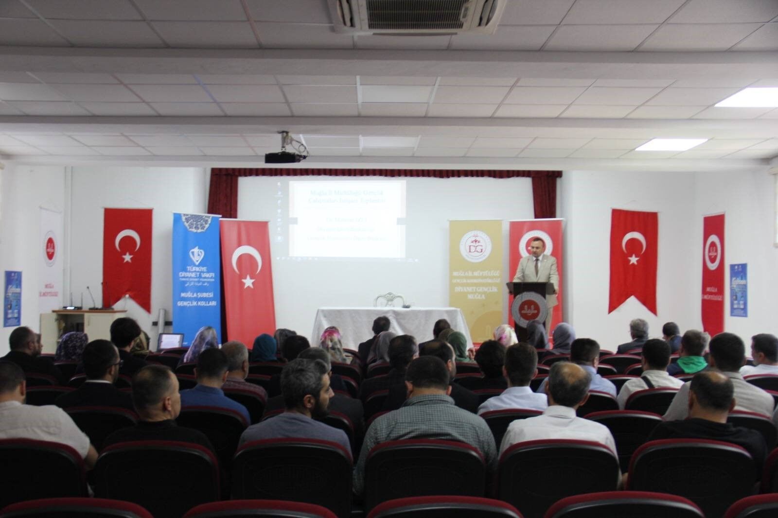 Gençlik Hizmetleri Masaya Yatırıldı