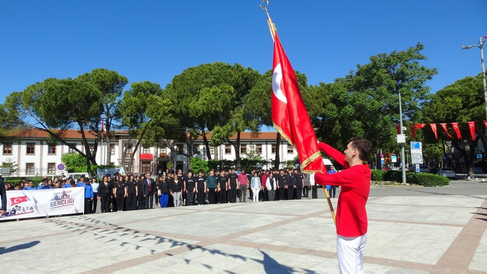 Muğla’da 19 Mayıs Coşkusu Gençlik Haftası Çelenk Sunma Töreniyle Başladı