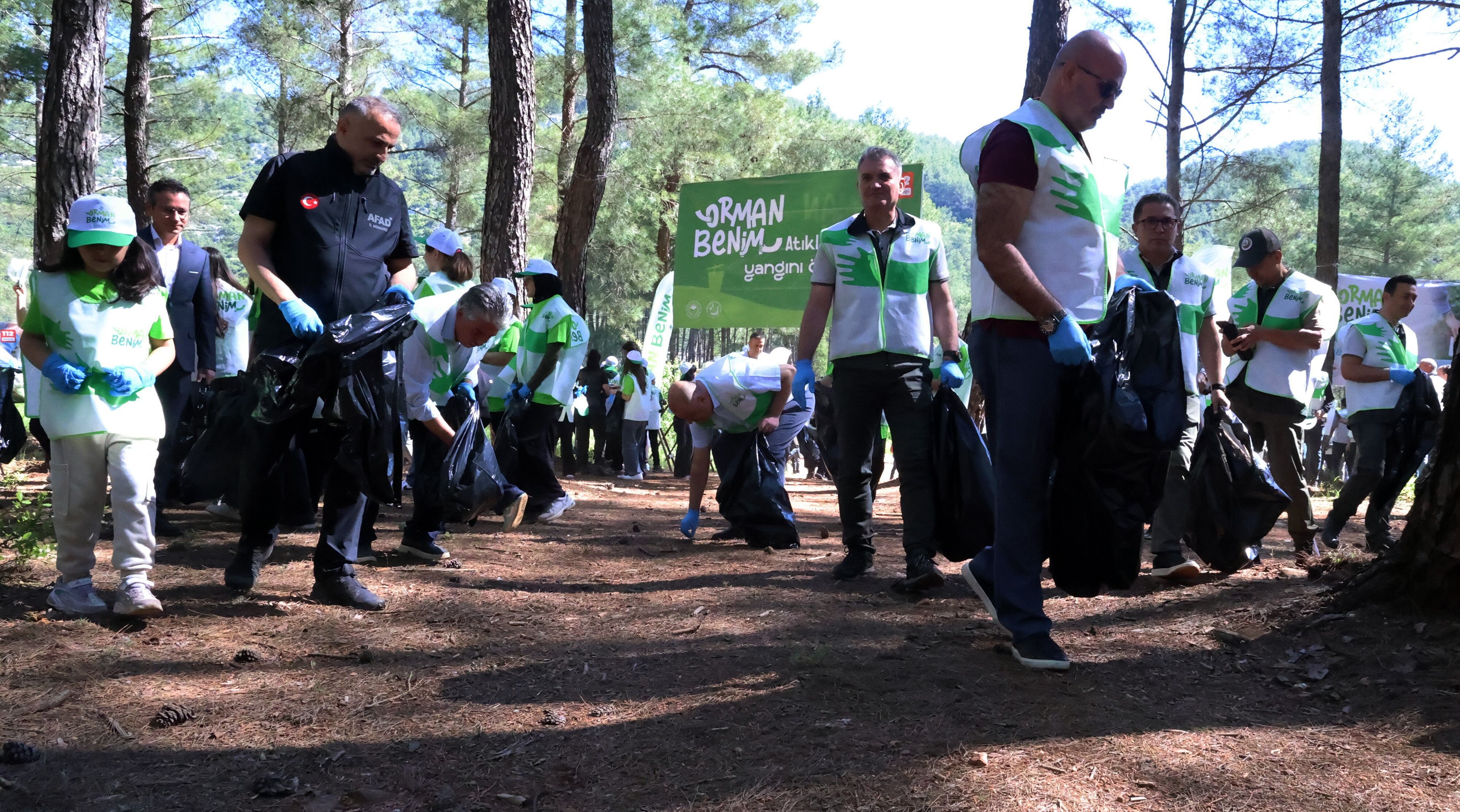 45 Dakikada Yarım Ton Çöp Toplandı