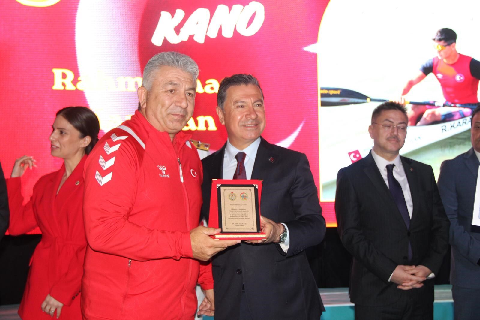 Muğla'daki 19 Mayıs Coşkusu Salonlara Sığmadı