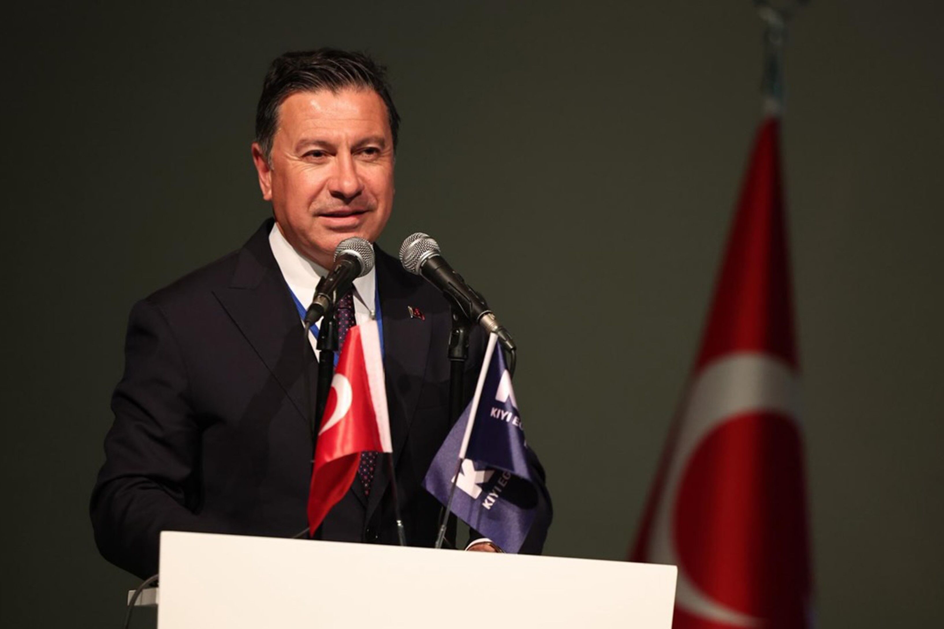 Başkan Aras Kıyı Belediyeler Birliği'nde Güven Tazeledi