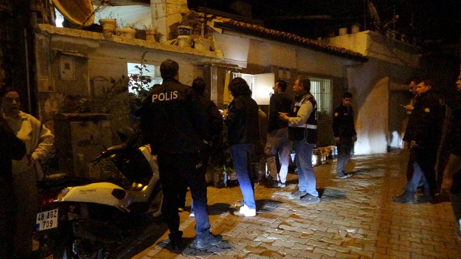 Korkutan Patlamada 3 Genç Yaralandı