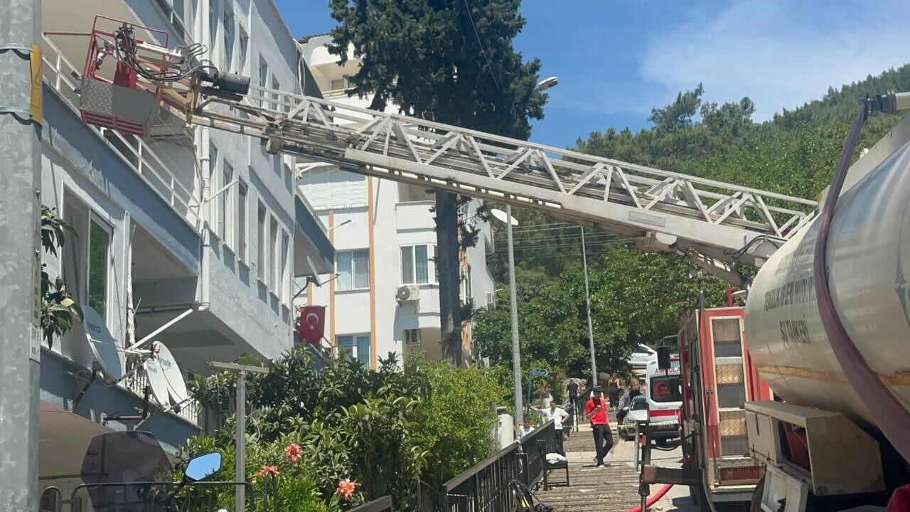 Balkonda Mangal Tüpü Patladı Yangın Çıktı
