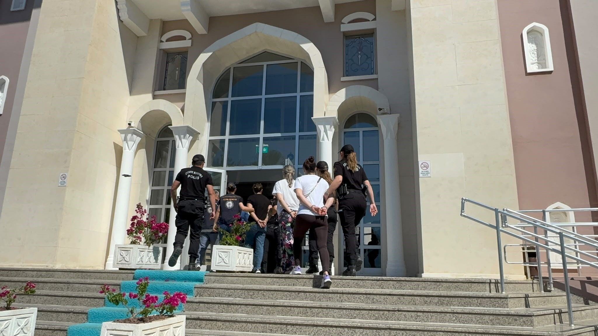 Fethiye Merkezli Göçmen Kaçakçılığı Operasyonunda 9 Tutuklama