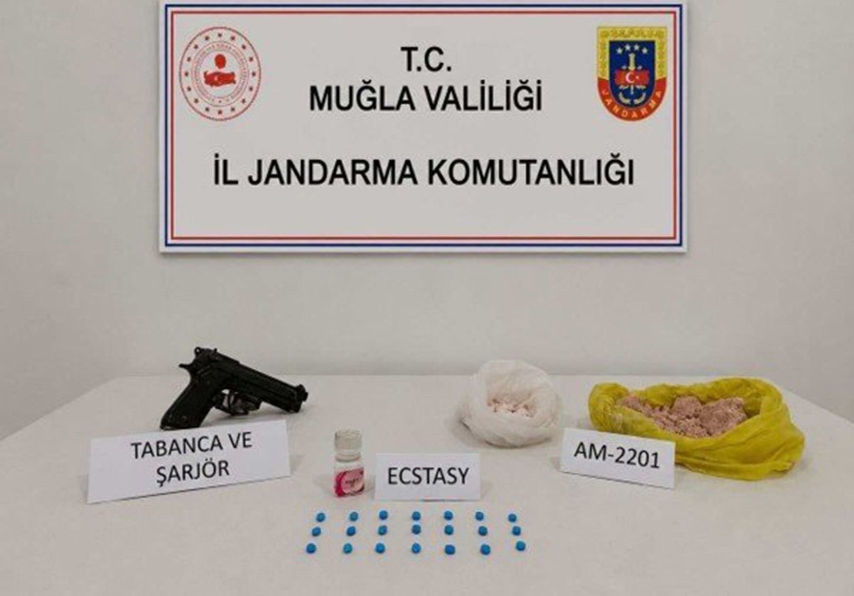 Jandarma Ekiplerinin Uyuşturucu Ve Sahte Alkol Denetimleri Sürüyor