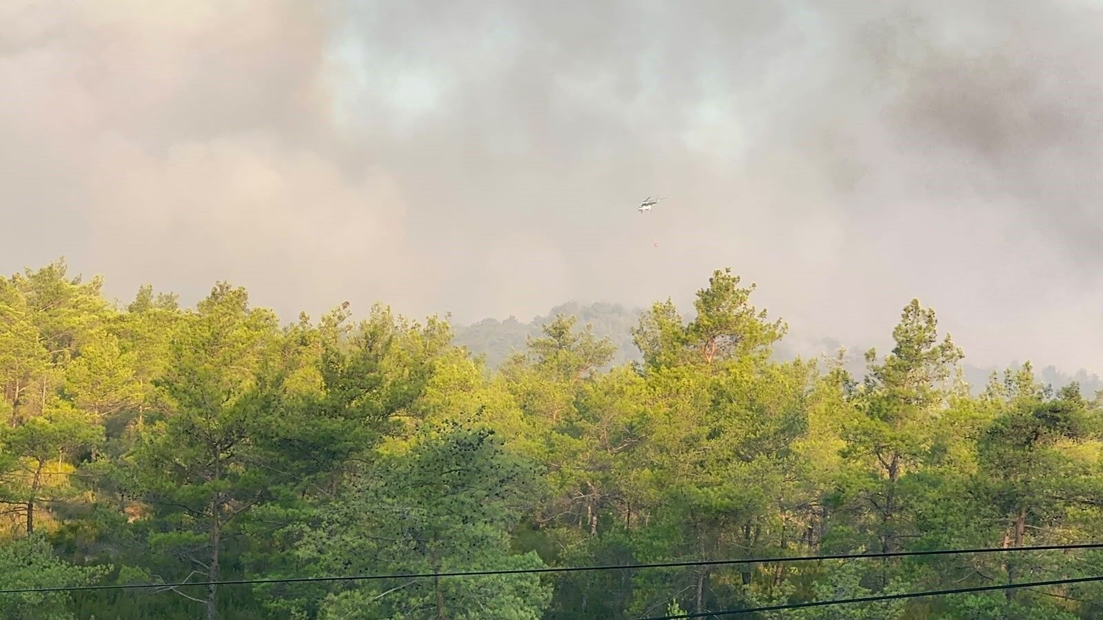 Seydikemer Ve Fethiye'deki Yangınlarda Hava Araçları Sabahın İlk Işıklarıyla Havalandı