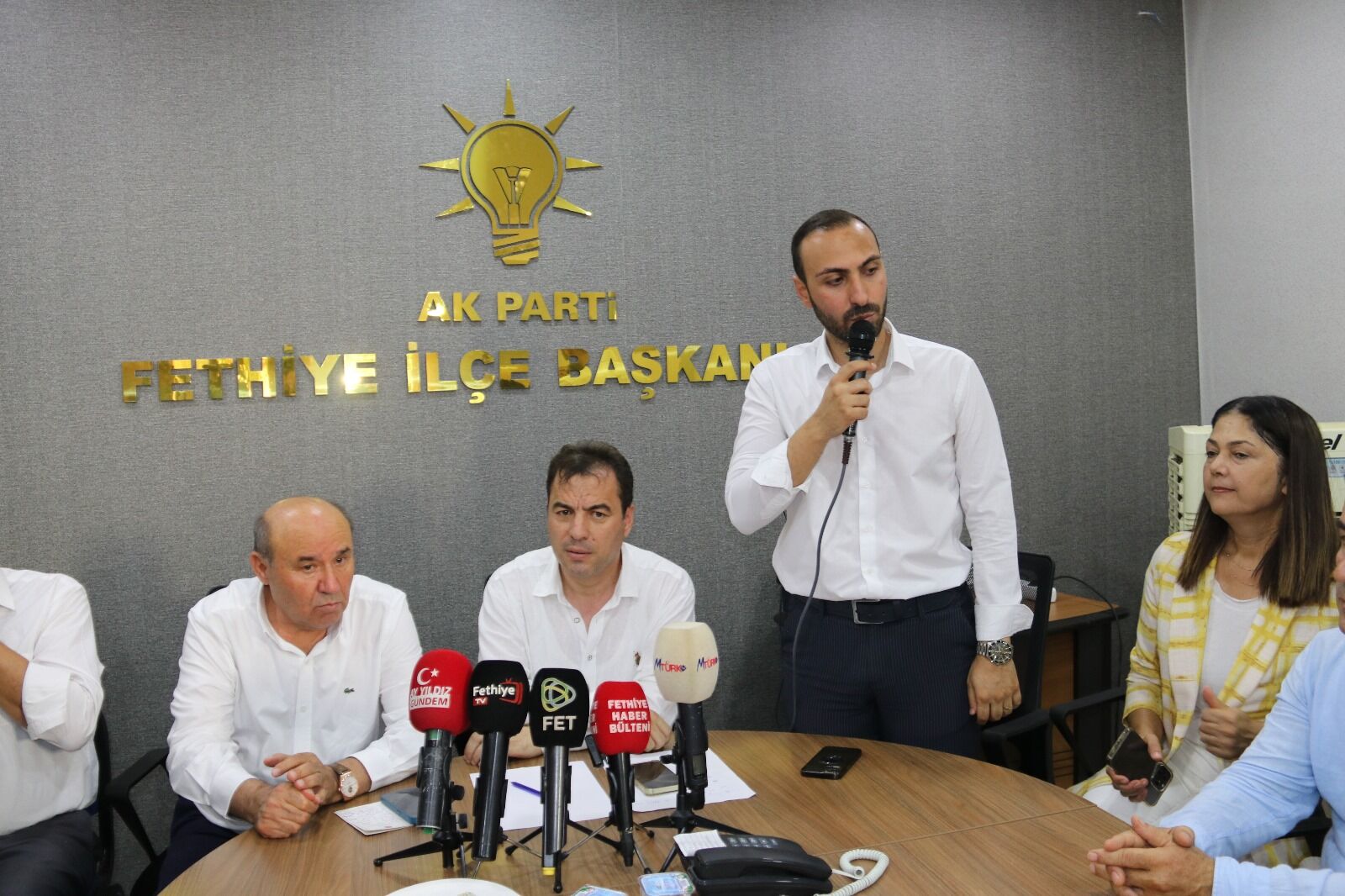 AK Parti Fethiye’de, Geleneksel Aşure İkramı ile Parti İçi Toplantı Yaptı