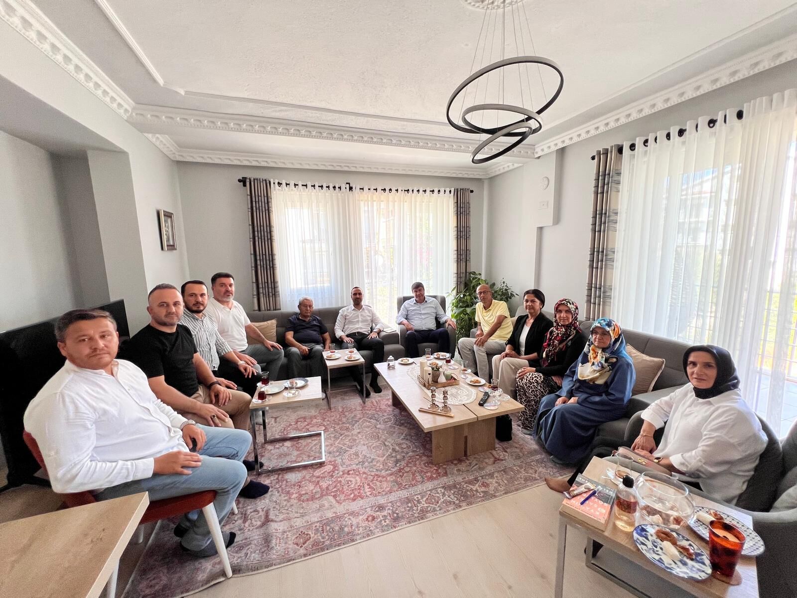 AK Parti Heyeti Fethiye'de Esnafları ve Gazi Demirel’i Ziyaret Etti