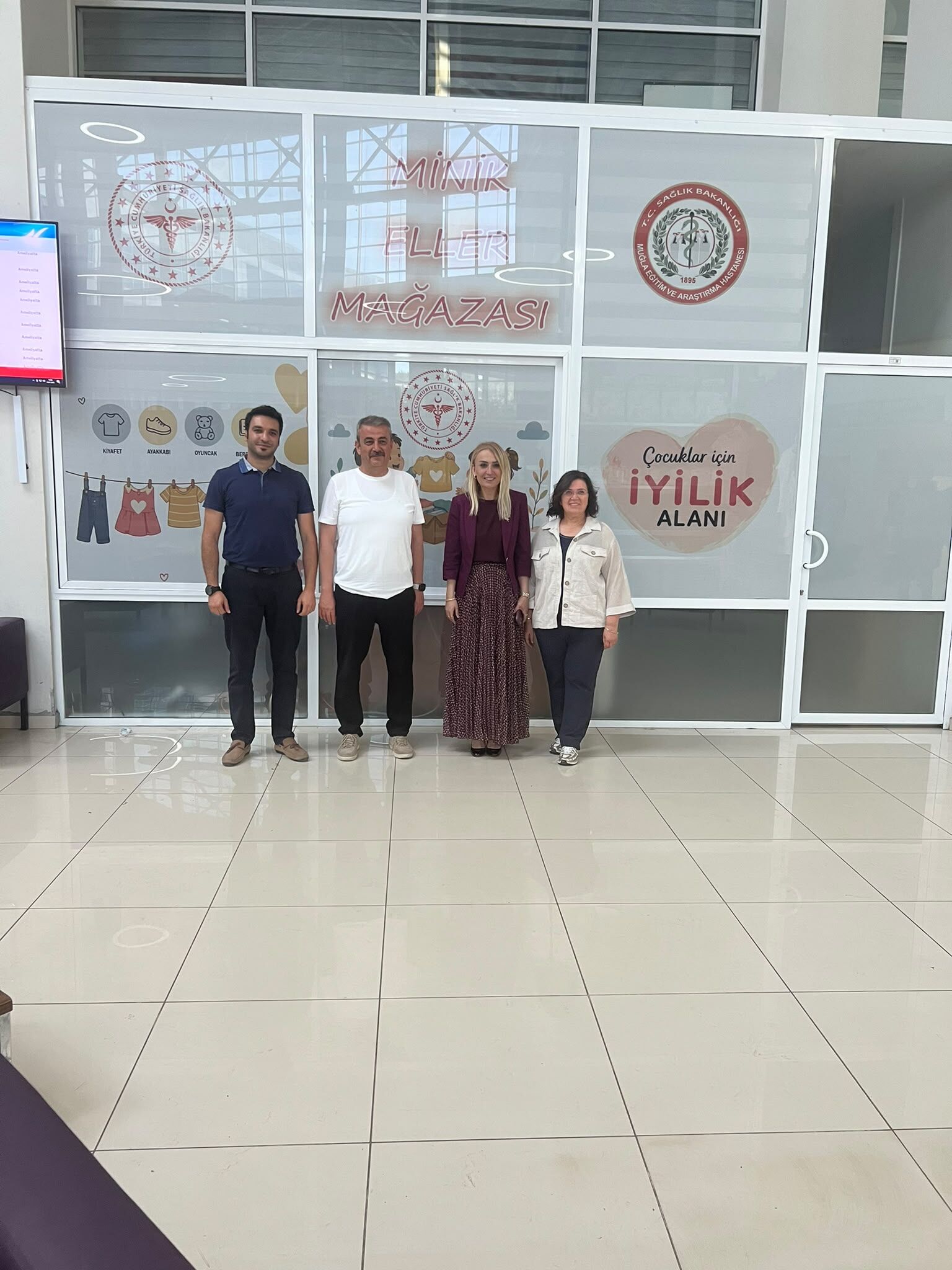 AK Parti Muğla Kadın Kolları Başkanlığından Minik Eller Mağazasına Anlamlı Destek