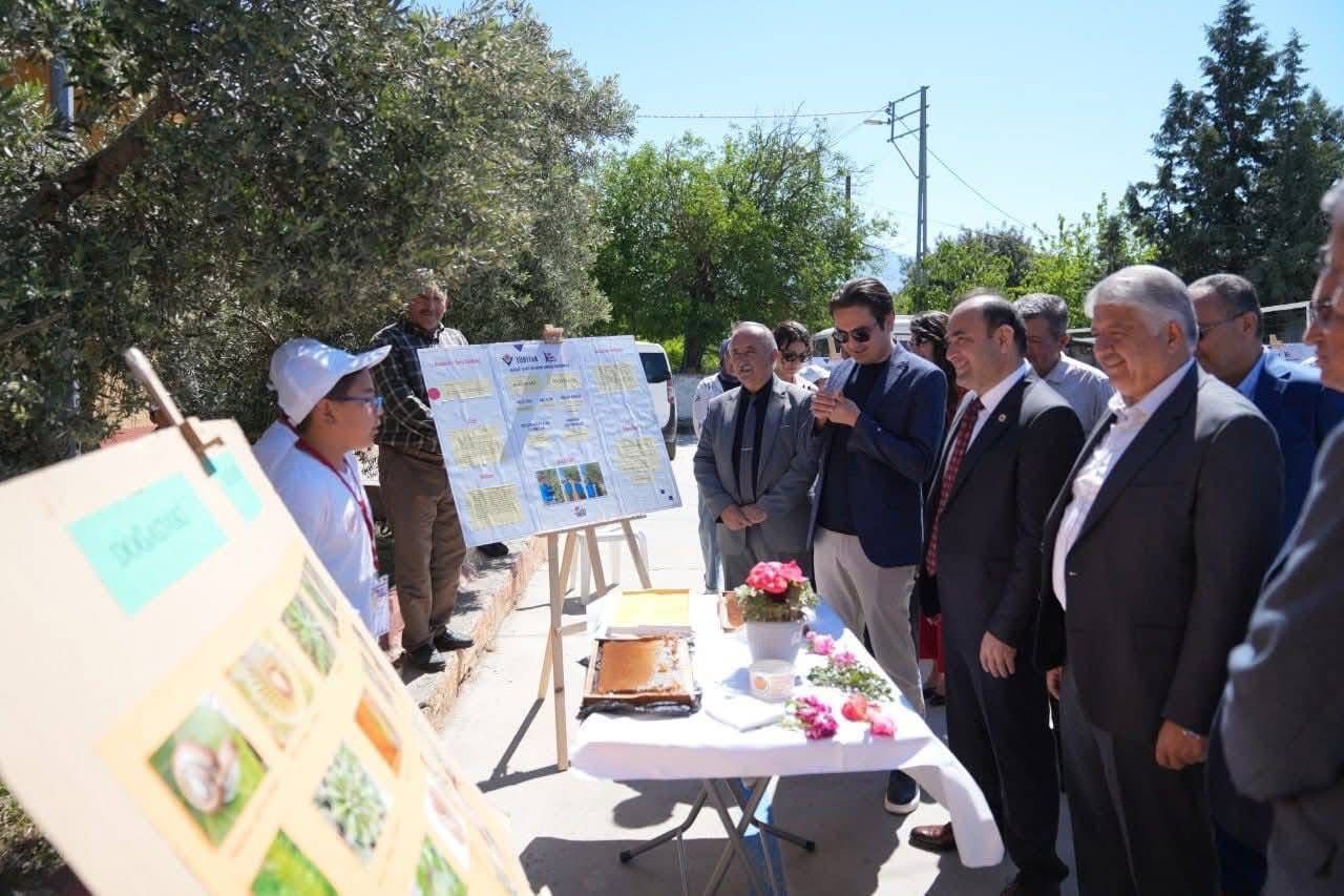 Alaçat Ortaokulu’nda Tübitak 4006 Bilim Fuarı Açıldı