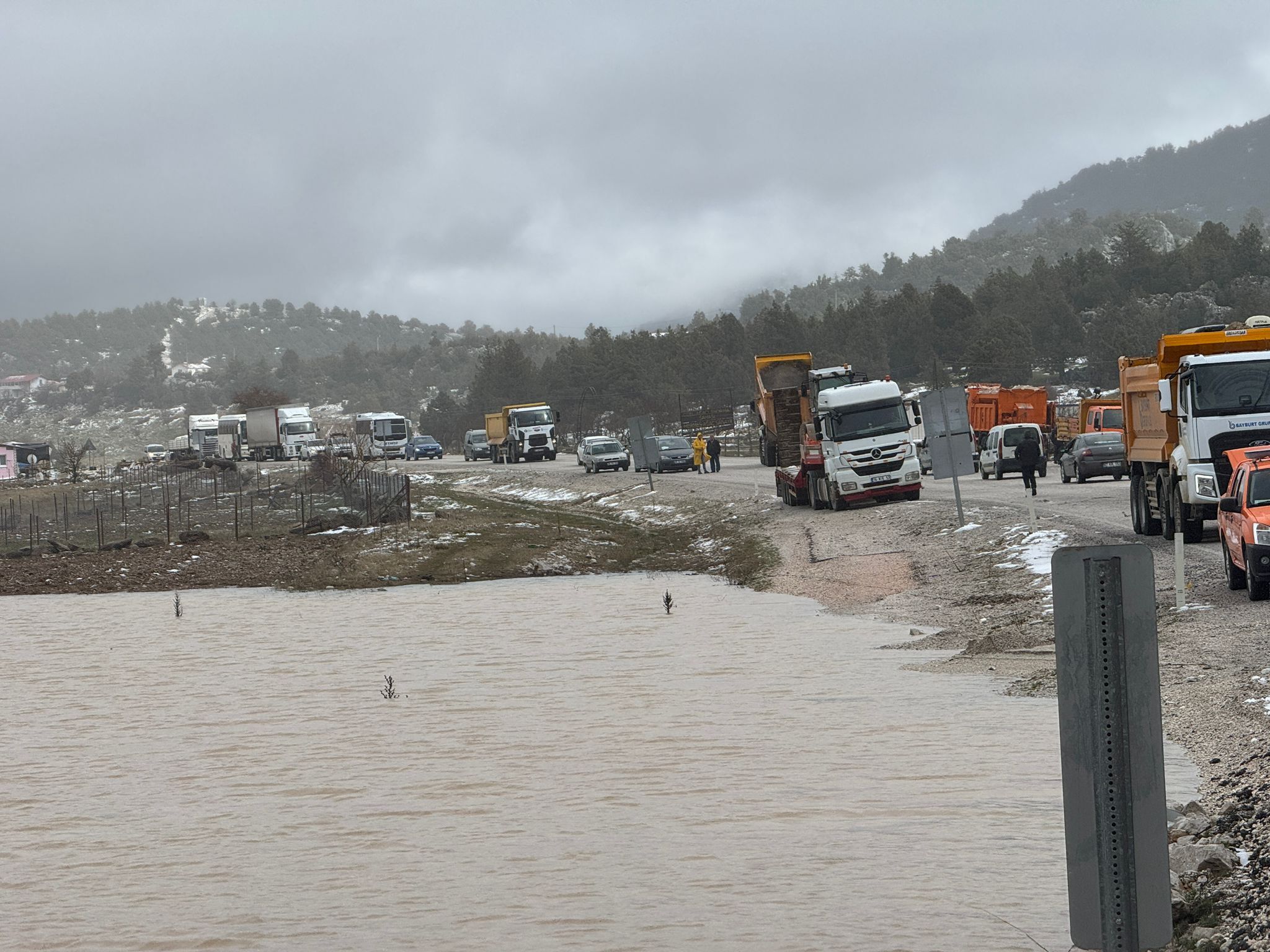 Antalya–Fethiye Karayolunda Su Baskını: Ulaşım Kontrollü Sağlandı