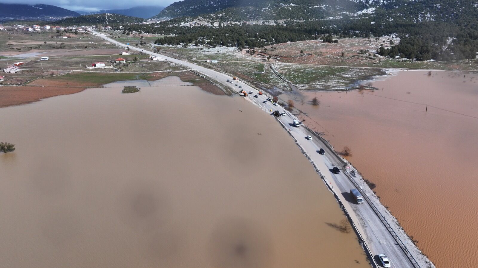 Antalya–Fethiye Karayolunda Su Baskını: Ulaşım Kontrollü Sağlandı