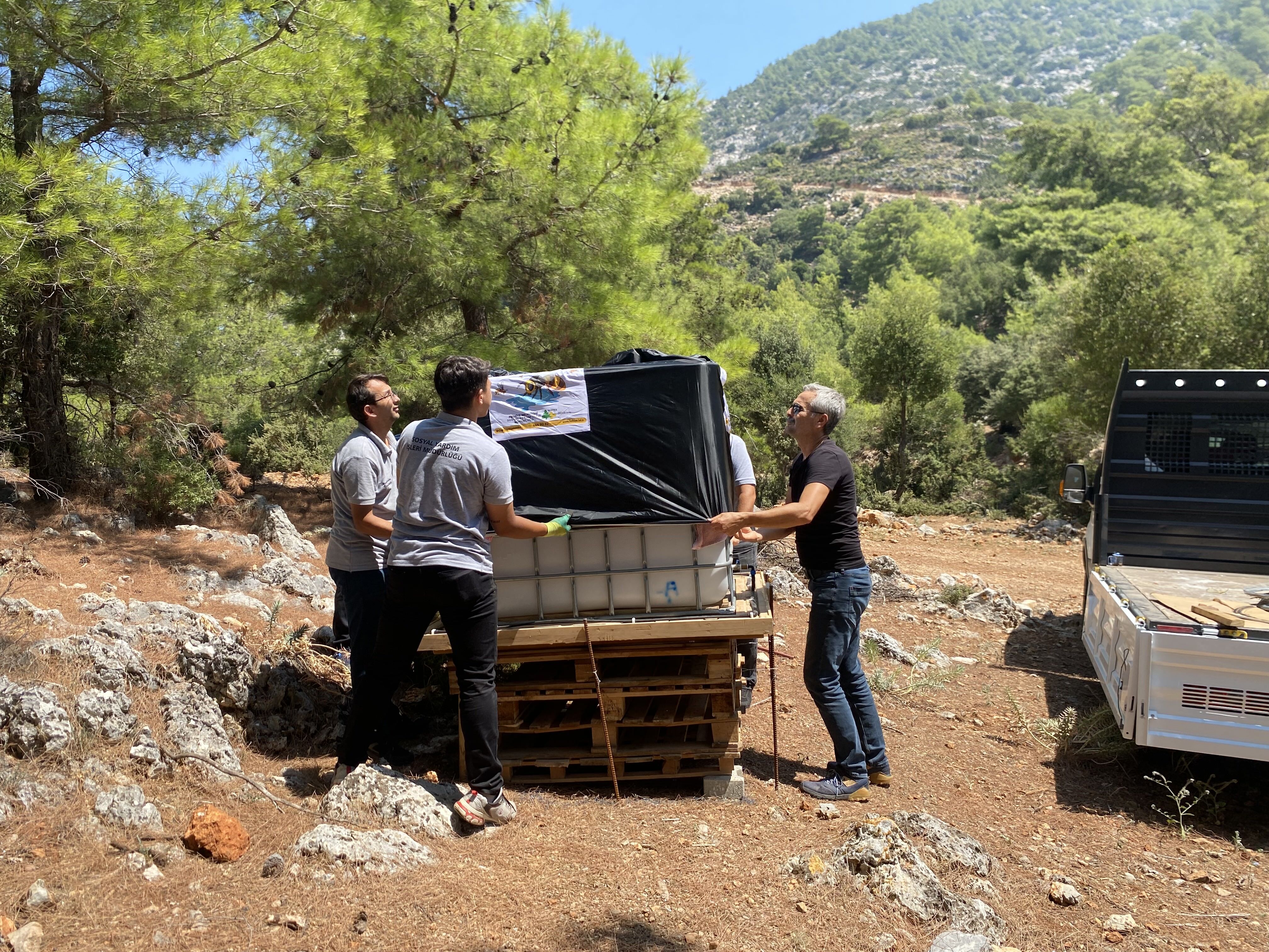 Fethiye Belediyesi’nden Türkiye’de Bir İlk: Arı İçme Suyu Noktaları Hizmete Girdi