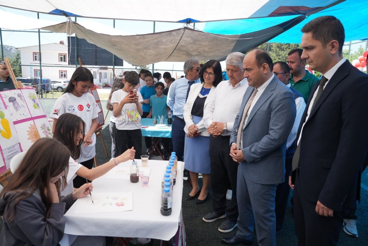 Arsa Ortaokulu’nda Tübitak 4006 Bilim Fuarı Büyük İlgi Gördü