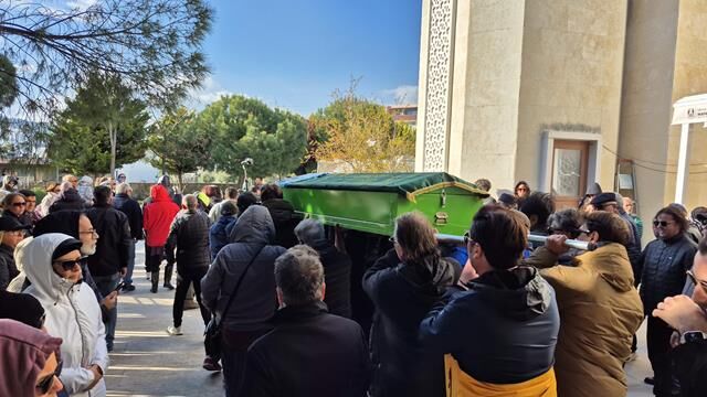 Sanatçı Tanyeli, Son Yolculuğuna Uğurlandı