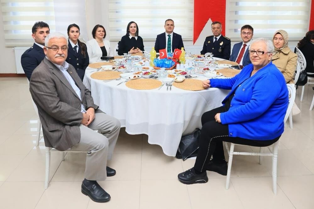 Vali Akbıyık, Şehit Aileleri Ve Emniyet Personeliyle Buluştu