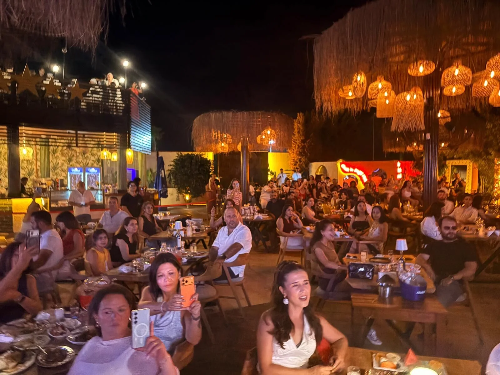 Ayna’nın Unutulmaz Şarkıları The Miyo’s Fethiye’de Hep Birlikte Söylendi