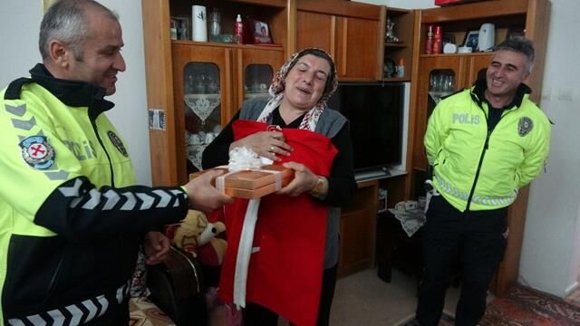 Ayşe Teyze’nin Vatan Ve Bayrak Sevgisi Karşılıksız Kalmadı