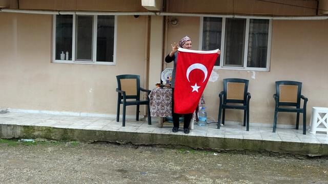 Ayşe Teyze’nin Vatan Ve Bayrak Sevgisi Karşılıksız Kalmadı