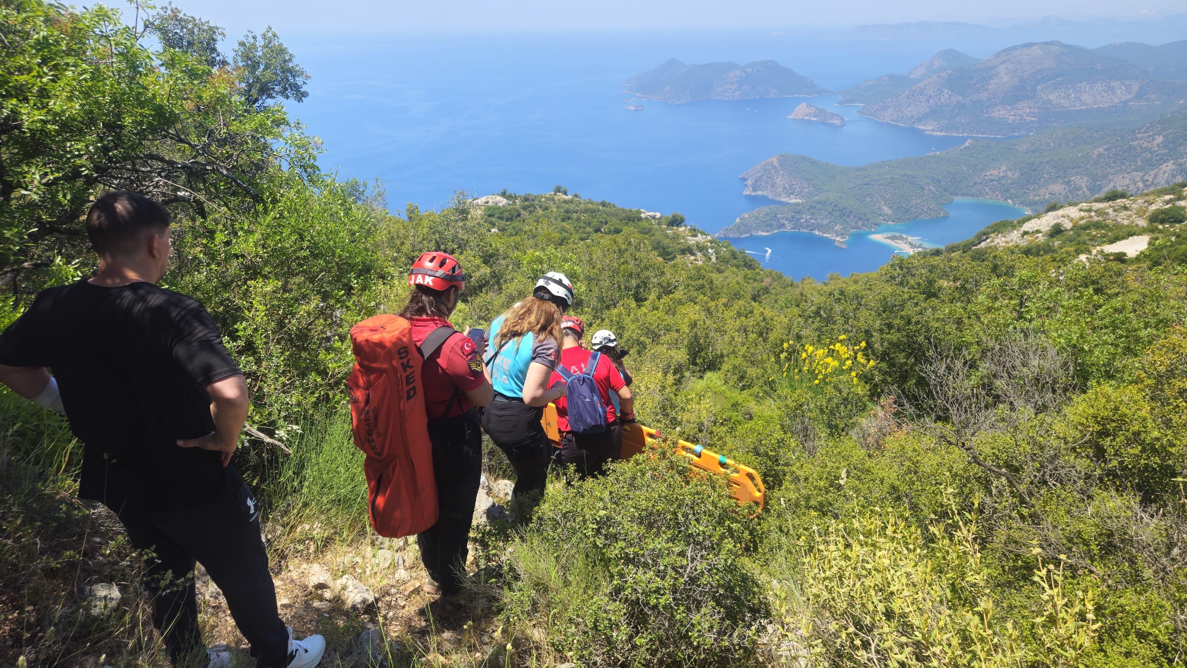 Babadağ'da Yamaç Paraşütü Kazası: Pilot Ve Rus Turist Yaralandı