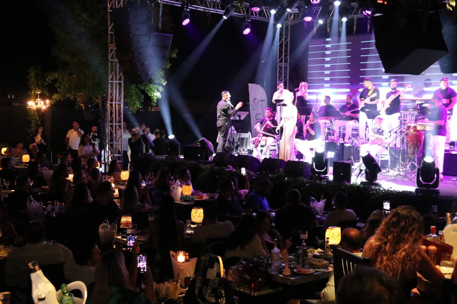 BarBunn'da “Ebru Yaşar” Sahne Aldı