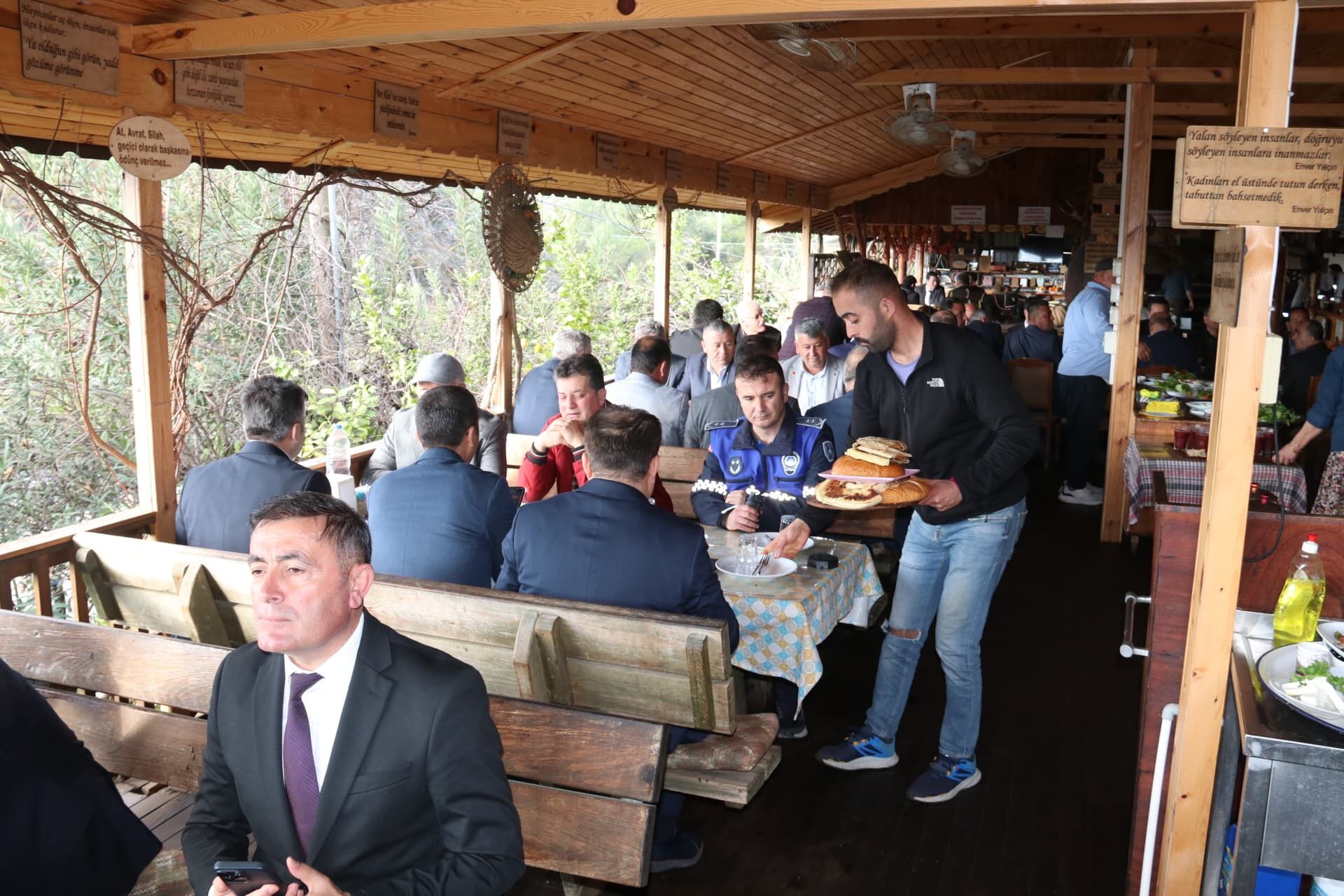 Başkan Ahmet Aras, Fethiye’de Muhtarlarla Kahvaltıda Buluştu
