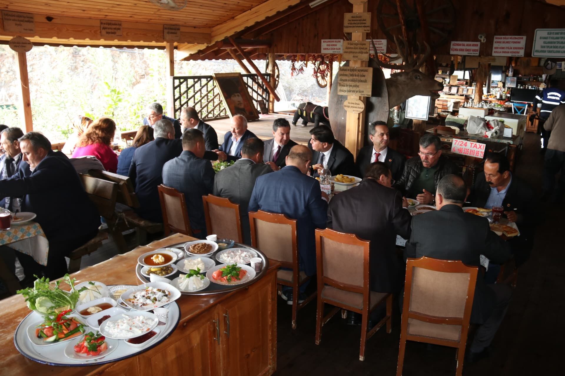Başkan Ahmet Aras, Fethiye’de Muhtarlarla Kahvaltıda Buluştu