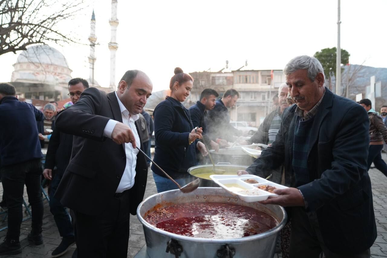 Başkan Akdenizli, 2 Bin Kişiyle Orucunu Açtı