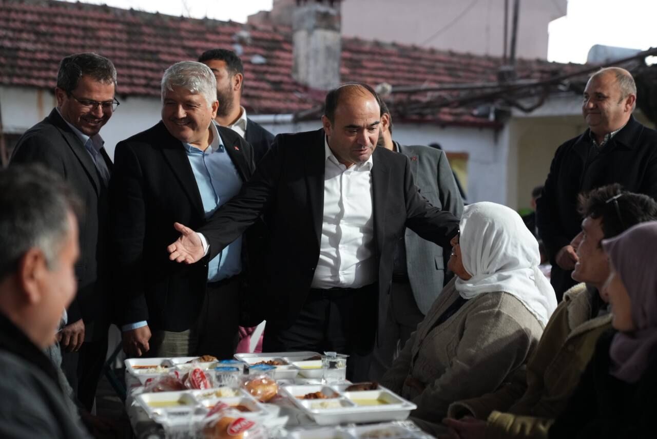 Başkan Akdenizli, 2 Bin Kişiyle Orucunu Açtı
