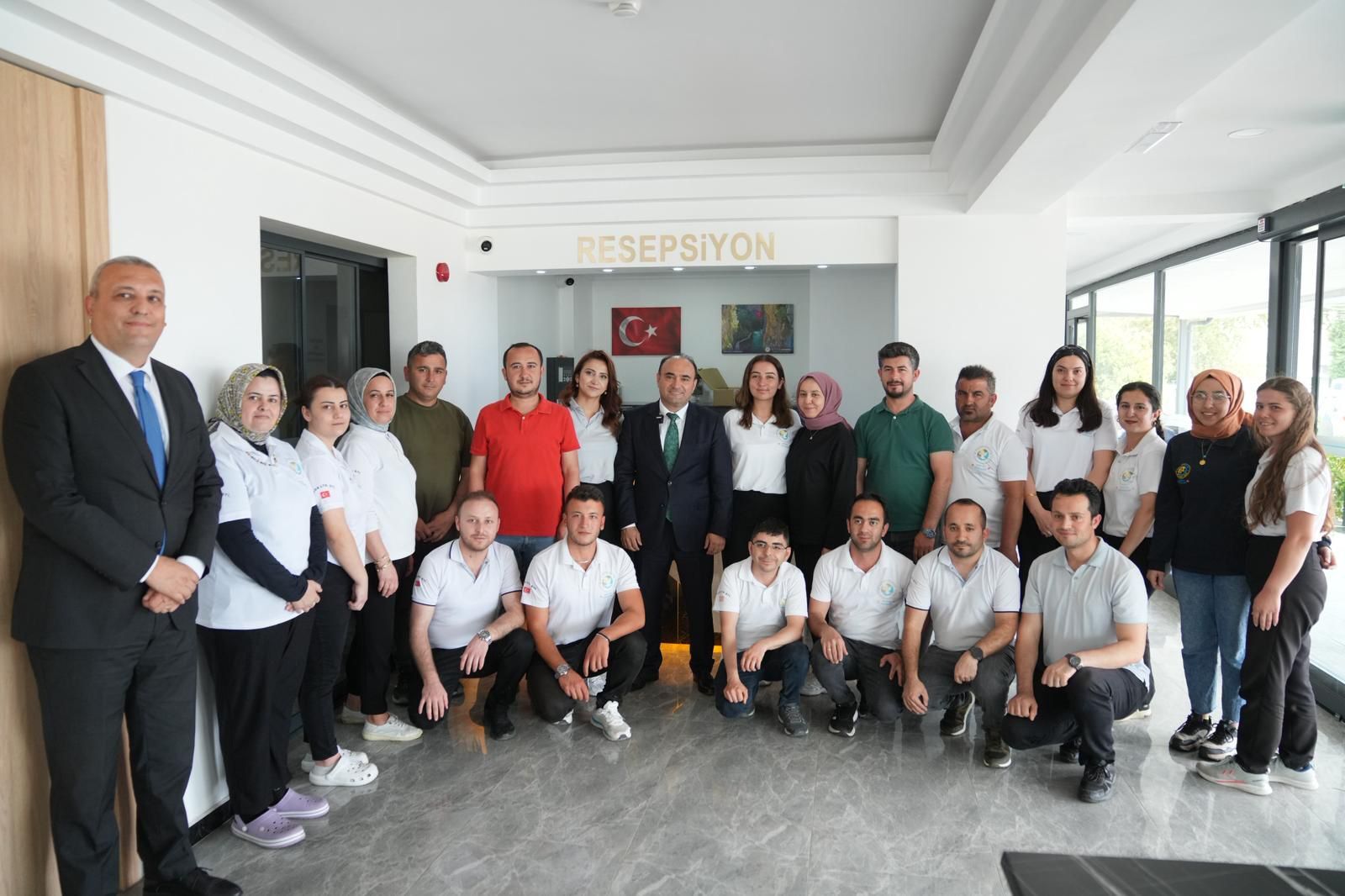 Başkan Akdenizli, Belediye Personeliyle Bayramlaştı