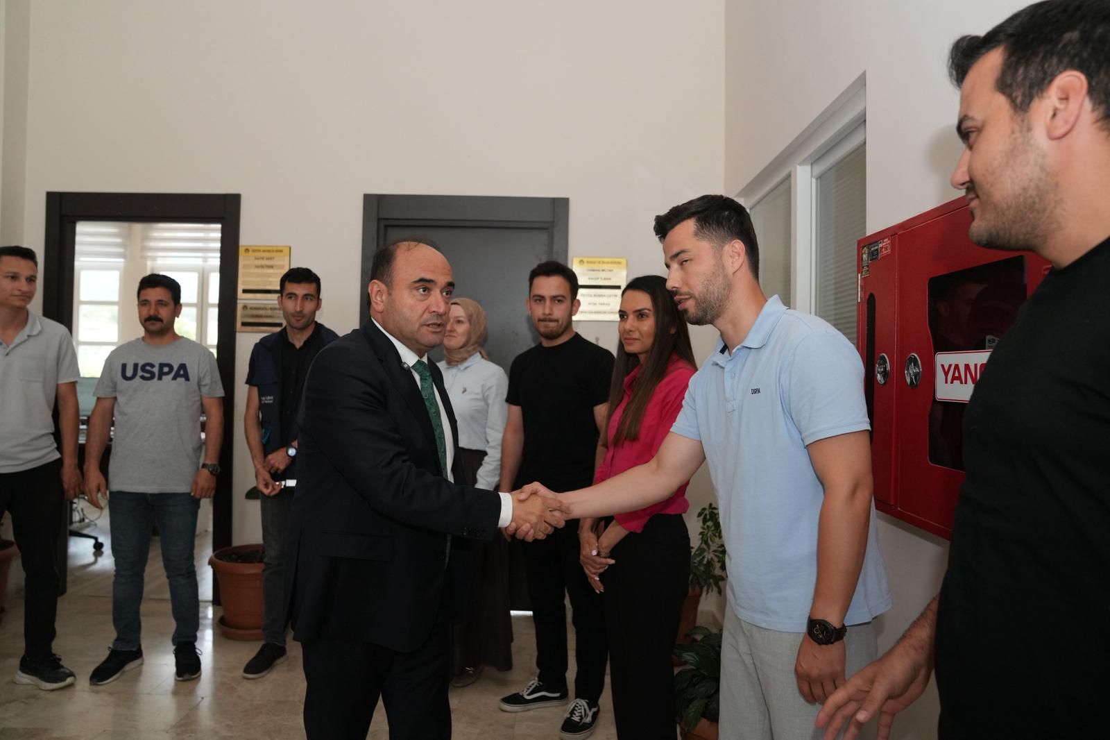 Başkan Akdenizli, Belediye Personeliyle Bayramlaştı